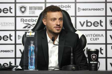Martin Anselmi foi apresentado oficialmente como técnico do Botafogo