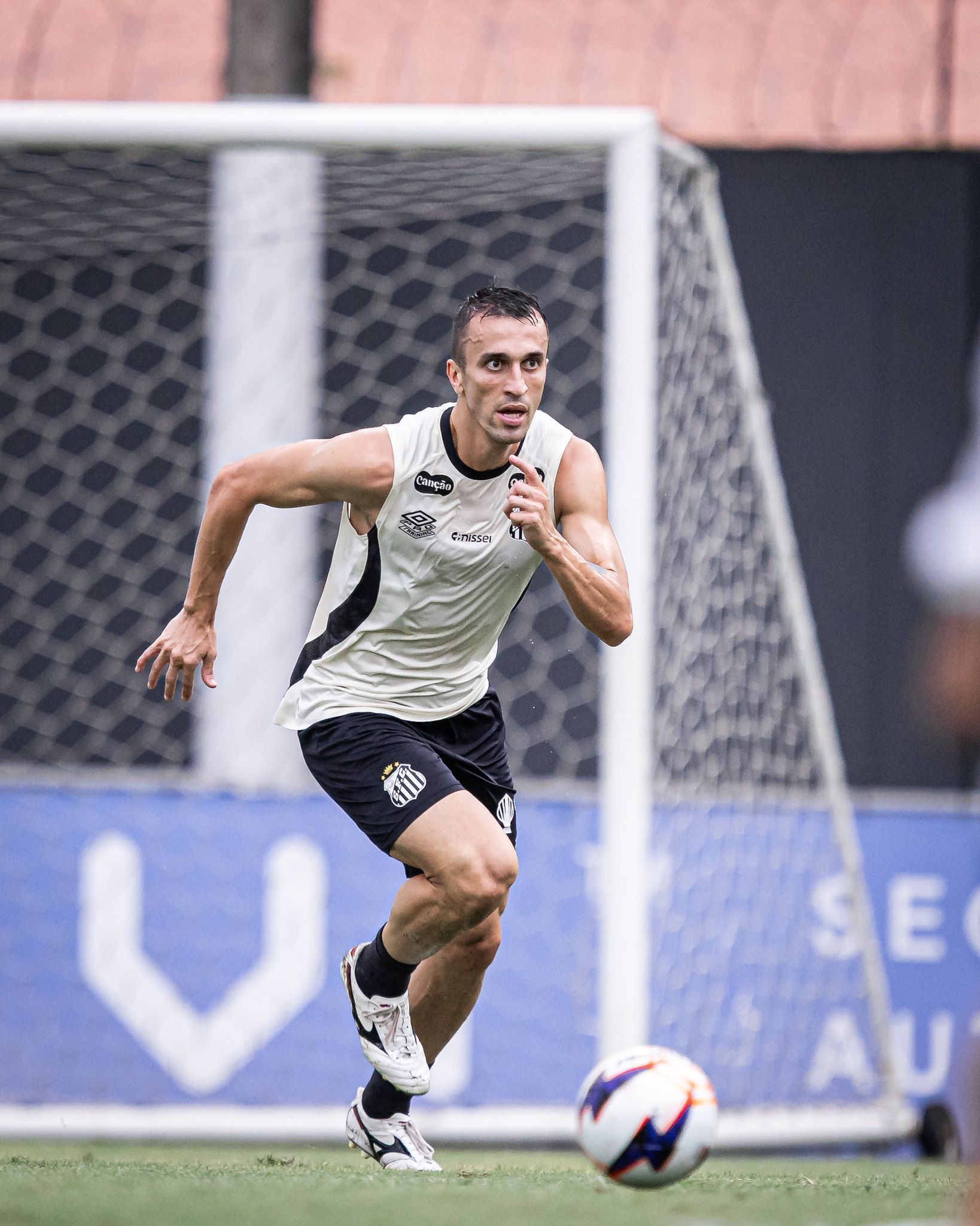 Capitão do Santos desabafa após derrota e faz alerta 'precoce' contra o rebaixamento