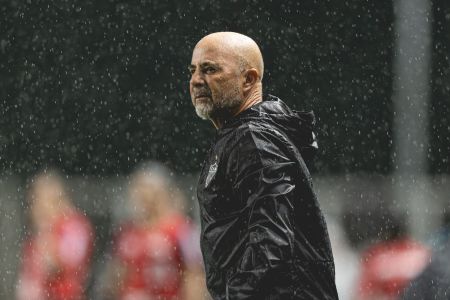 Jorge Sampaoli, treinador do Atlético, em ação contra o América, nessa quarta-feira (21)