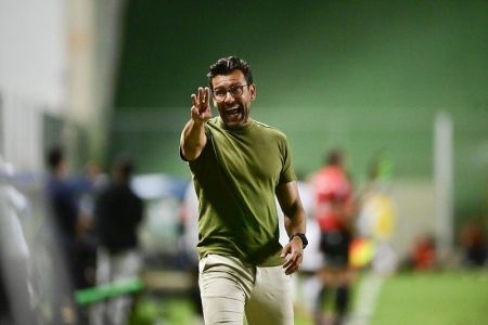 Alberto Valentim, técnico do América