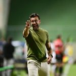 Técnico do América cita mudança tática em clássico e exalta atuação da equipe