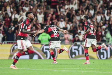 Carrascal comemora o gol da vitória do Flamengo sobre o Vasco