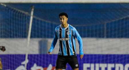 David Brendo, zagueiro do Grêmio de apenas 17 anos