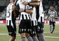 Botafogo recebe o Bangu para espantar a crise e se manter na ponta no Carioca