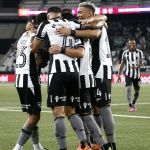Botafogo recebe o Bangu para espantar a crise e se manter na ponta no Carioca