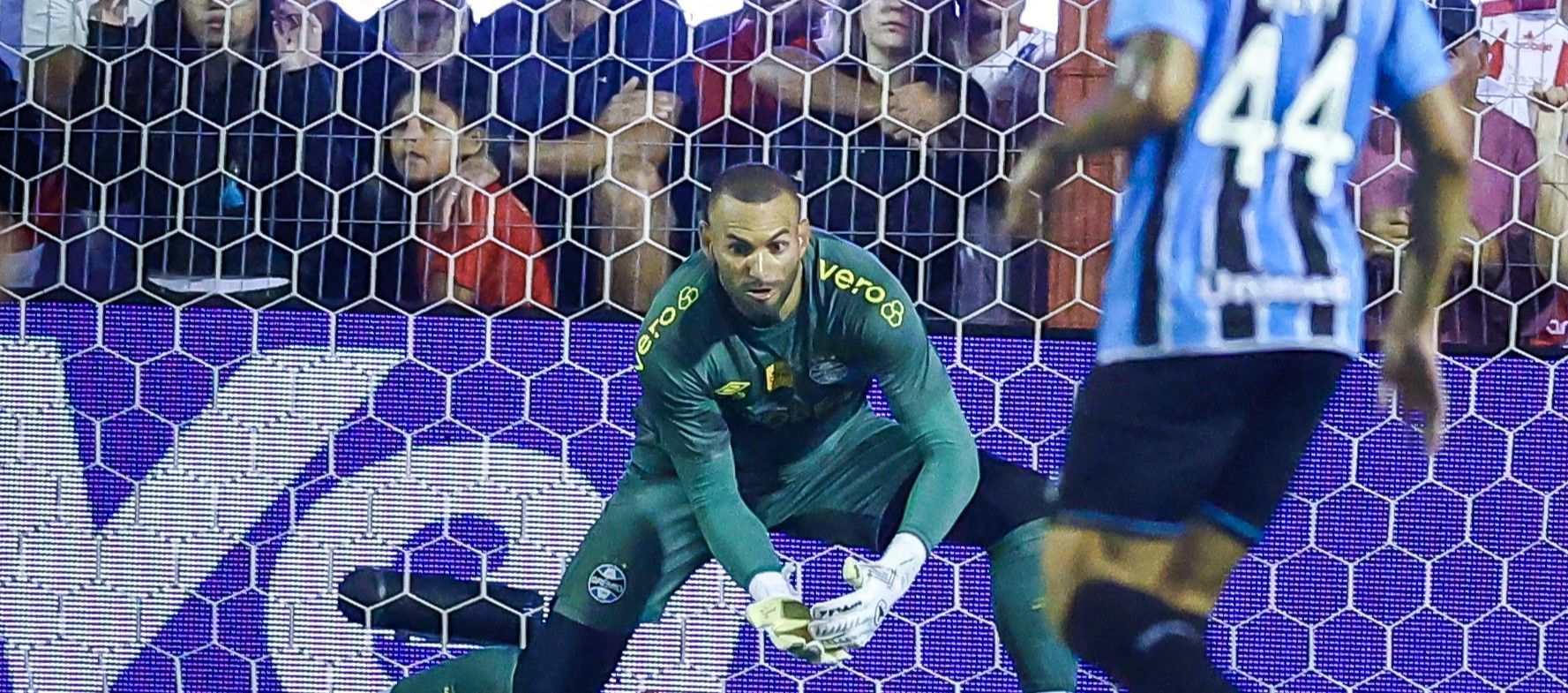 Weverton, do Grêmio, abre o jogo sobre retorno aos gramados após saída do Palmeiras