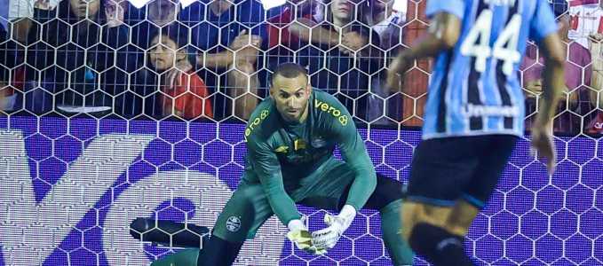 Weverton estreou pelo Grêmio contra o Guarany de Bagé