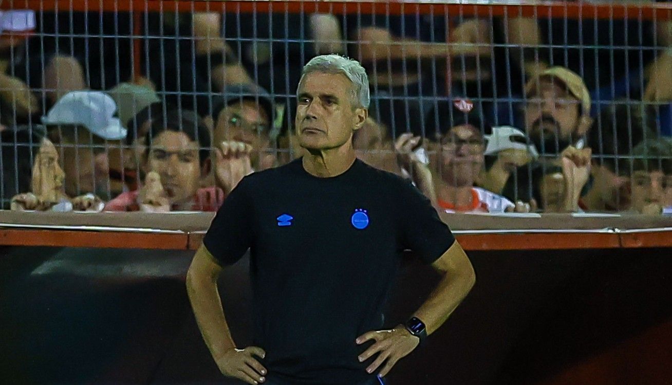Luís Castro evita projetar GreNal e celebra atuação do Grêmio contra Guarany de Bagé