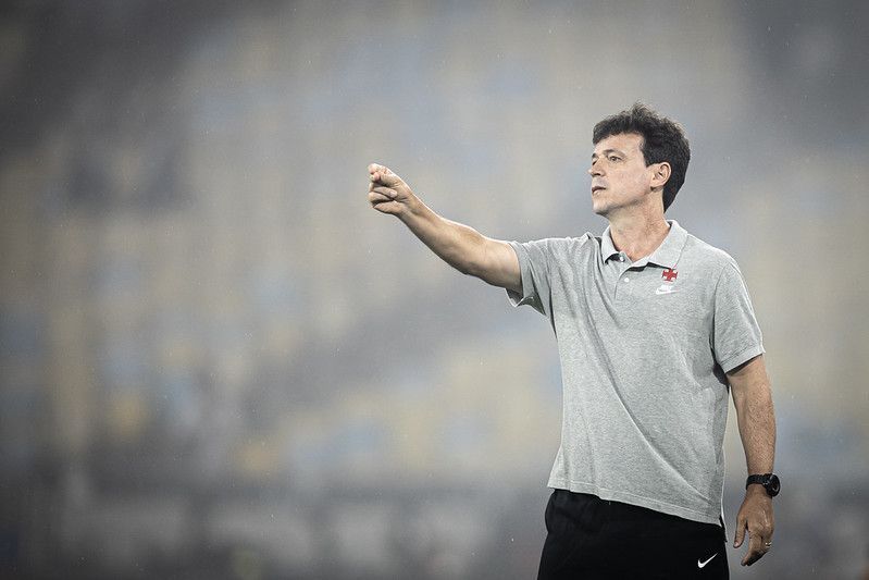 Escalação do Vasco: Diniz tem desfalque para duelo contra Boavista no Carioca