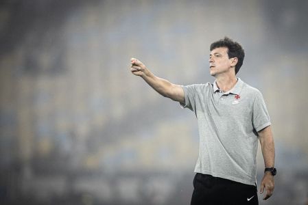 Fernando Diniz pode revezar alguns jogadores para o duelo contra o Boavista