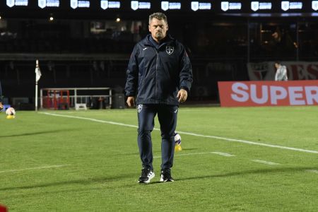 Fábio Matias, técnico da Portuguesa, em jogo do Paulistão