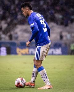 Kauã Prates durante jogo do Cruzeiro pelo Campeonato Mineiro