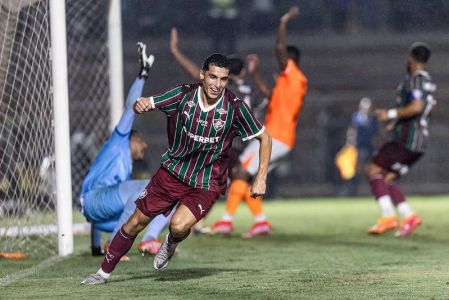 Serna marcou duas vezes e garantiu a vitória do Fluminense no Carioca