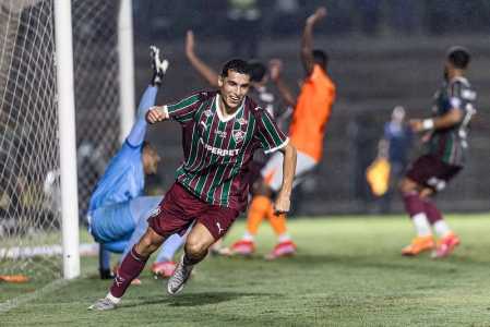 Serna marcou duas vezes e garantiu a vitória do Fluminense no Carioca