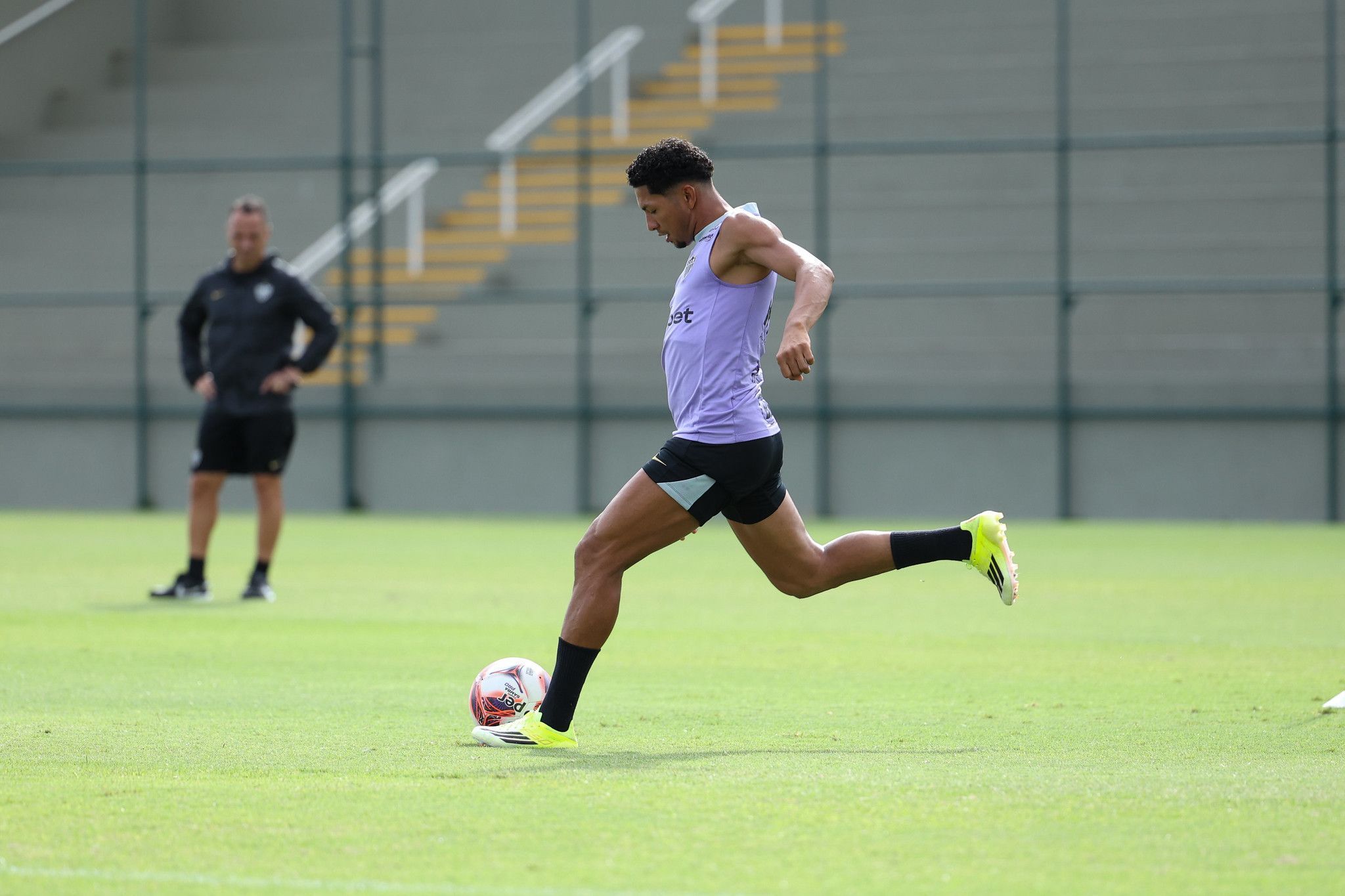 Dirigente do Corinthians é direto sobre interesse em Rony, do Atlético