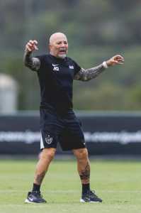 Técnico Jorge Sampaoli no comando do treino do Atlético na Cidade do Galo