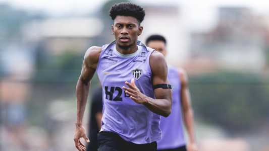 Mateo Cassierra durante treino do Atlético, na Cidade do Galo