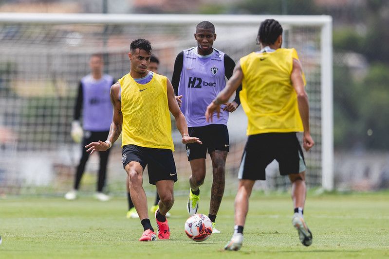 Estafe de meio-campista marca reunião no Atlético para entender ‘sumiço’ de jogador