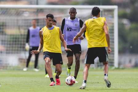 Patrick Silva durante treino do Atlético na Cidade do Galo
