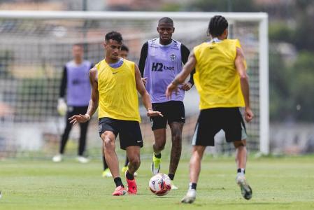 Patrick Silva durante treino do Atlético na Cidade do Galo