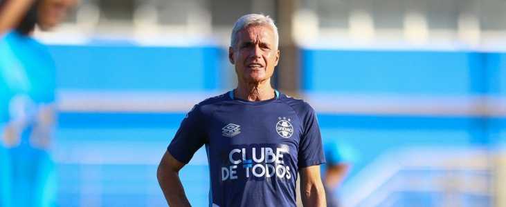 Luís Castro em treino pelo Grêmio