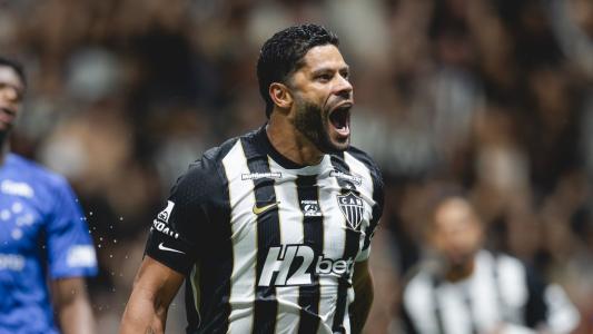 Hulk celebra gol do Atlético sobre o Cruzeiro