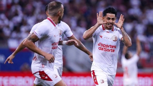 Dodô, do Náutico, faz comemoração característica de Neymar após gol sobre o Santa Cruz