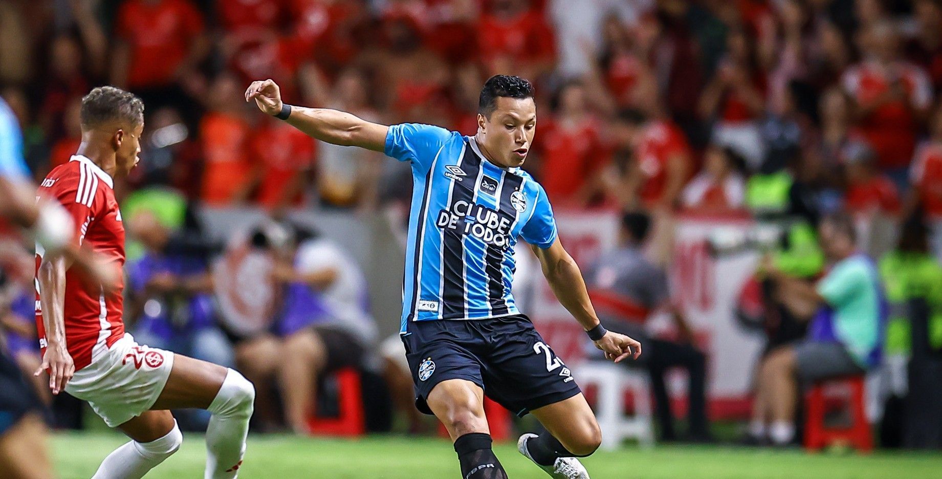 Marlon, do Grêmio, dispara contra presidente do Inter: 'Compraram a arbitragem cedo esse ano'