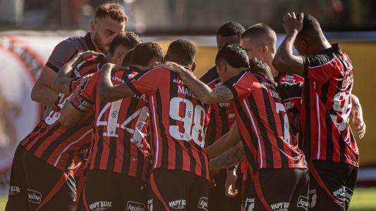Jogadores do Vitória reunidos antes do clássico contra o Bahia