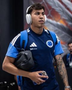 Kaio Jorge, do Cruzeiro, presenteou o pai com um carro