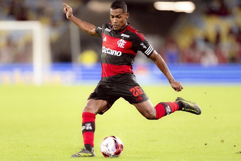 Alex Sandro, do Flamengo, comenta expectativa para chegada de Lucas Paquetá