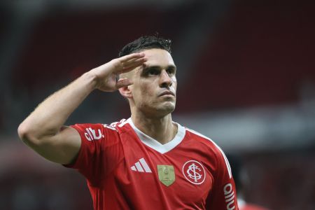 Borré brilhou pelo Inter contra o Grêmio