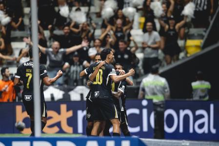 Atlético venceu o Cruzeiro por 2 a 1 neste domingo (25)