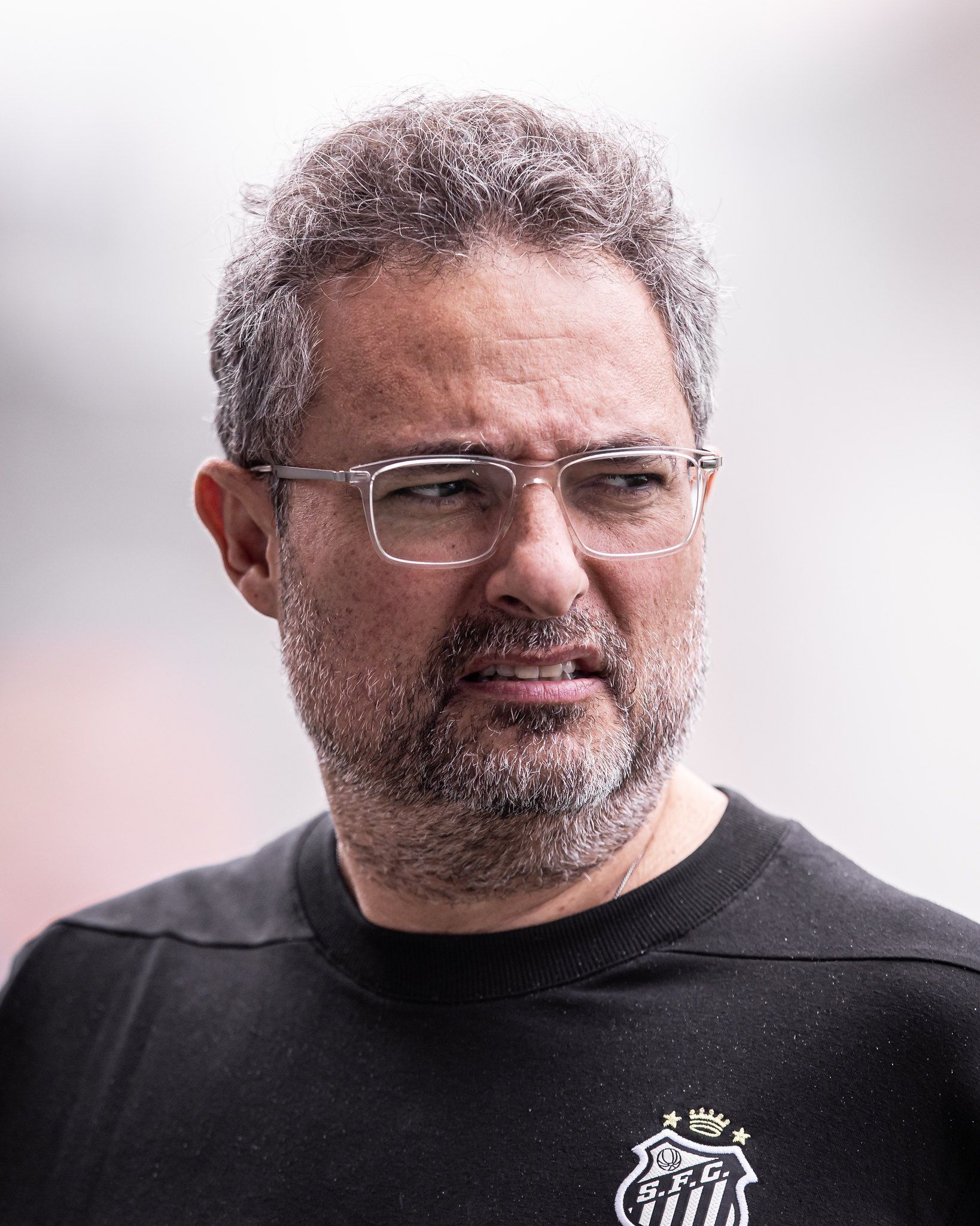 Diretoria do Santos vive dilema para reforçar o elenco; entenda