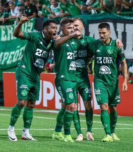 Chapecoense volta a disputar a elite do Campeonato Brasileiro após cinco temporadas