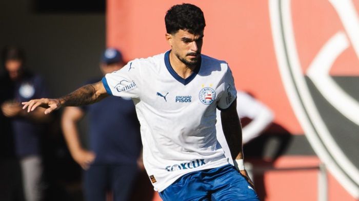 Cauly em campo pelo Bahia no clássico contra o Vitória pelo Campeonato Baiano