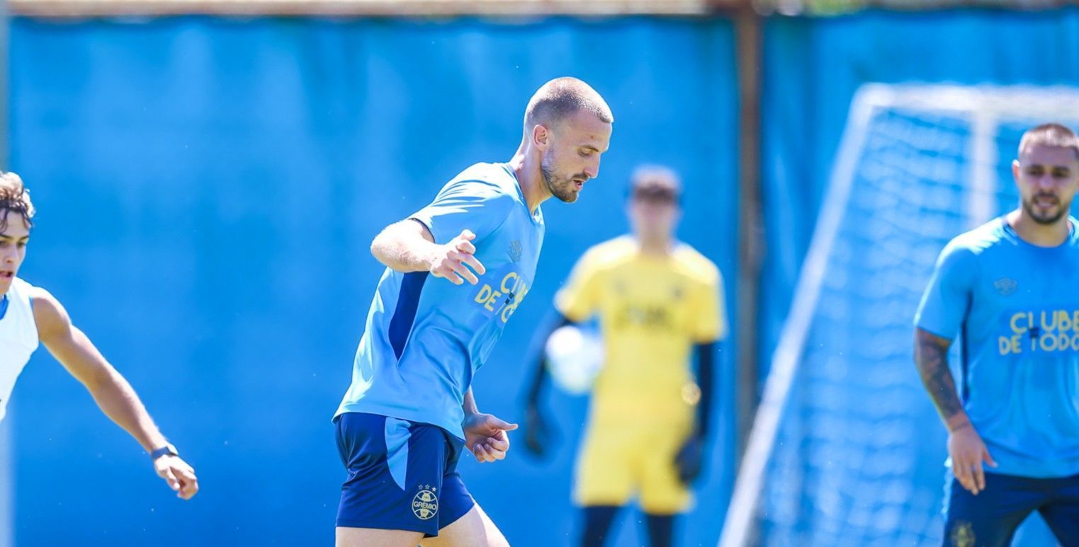 Grêmio oficializa rescisão com zagueiro e chega a 17 saídas em 2026; veja lista
