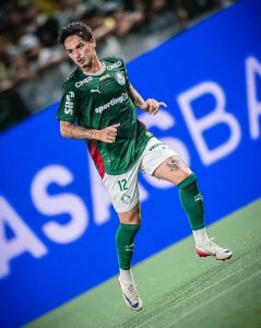 Khellven é titular da lateral do Palmeiras