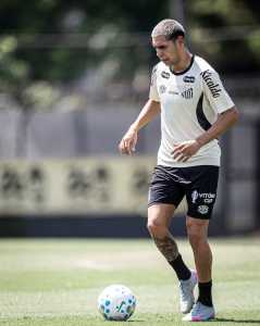 Gustavo Caballero, atacante paraguaio que estava no Santos