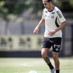 Santos encaminha saída de atacante para clube inglês; saiba detalhes