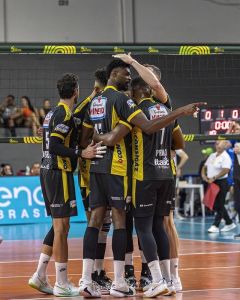 Elenco do Praia Clube reunido