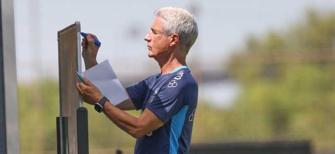 Luís Castro prepara o Grêmio para duelo com Fluminense