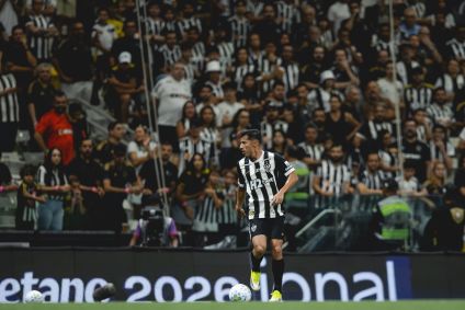 Alan Franco em ação pelo Atlético na Arena MRV