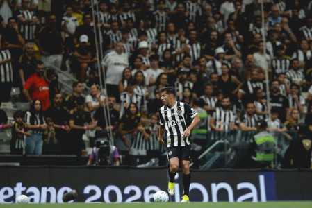 Alan Franco em ação pelo Atlético na Arena MRV