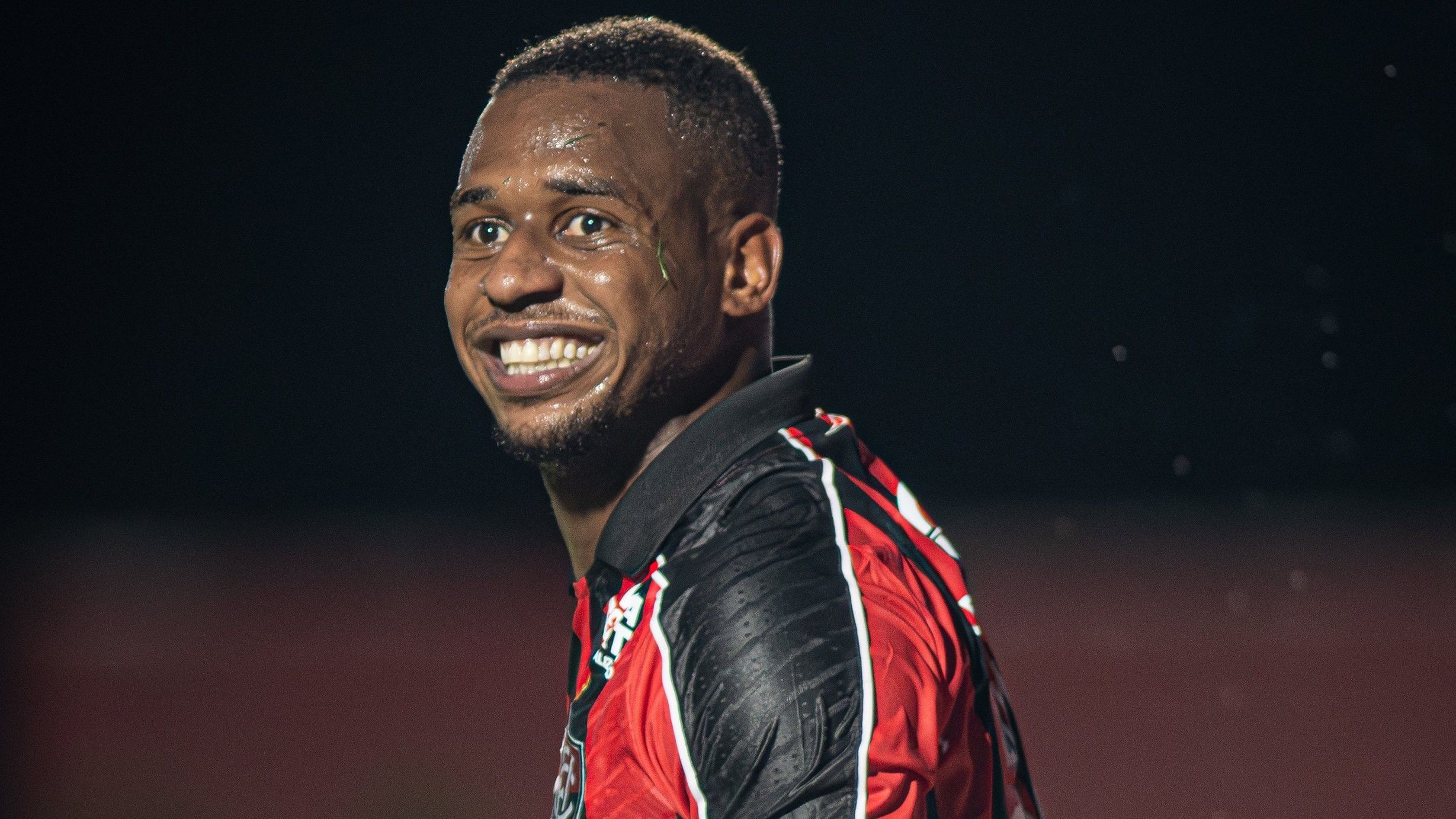 Xodó da torcida do Vitória vive nova fase e será titular contra o Flamengo