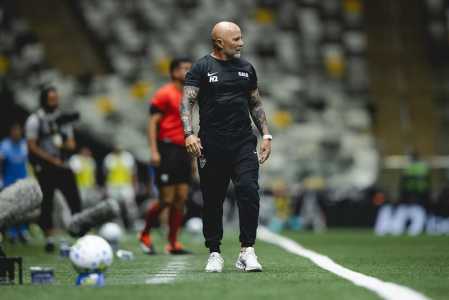 Sampaoli, do Atlético, durante jogo contra o Palmeiras, na Arena MRV, nesta quarta-feira (28)