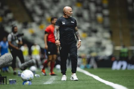 Sampaoli, do Atlético, durante jogo contra o Palmeiras, na Arena MRV, nesta quarta-feira (28)