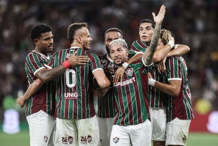 Lucho Acosta comemora o golaço feito na vitória do Fluminense