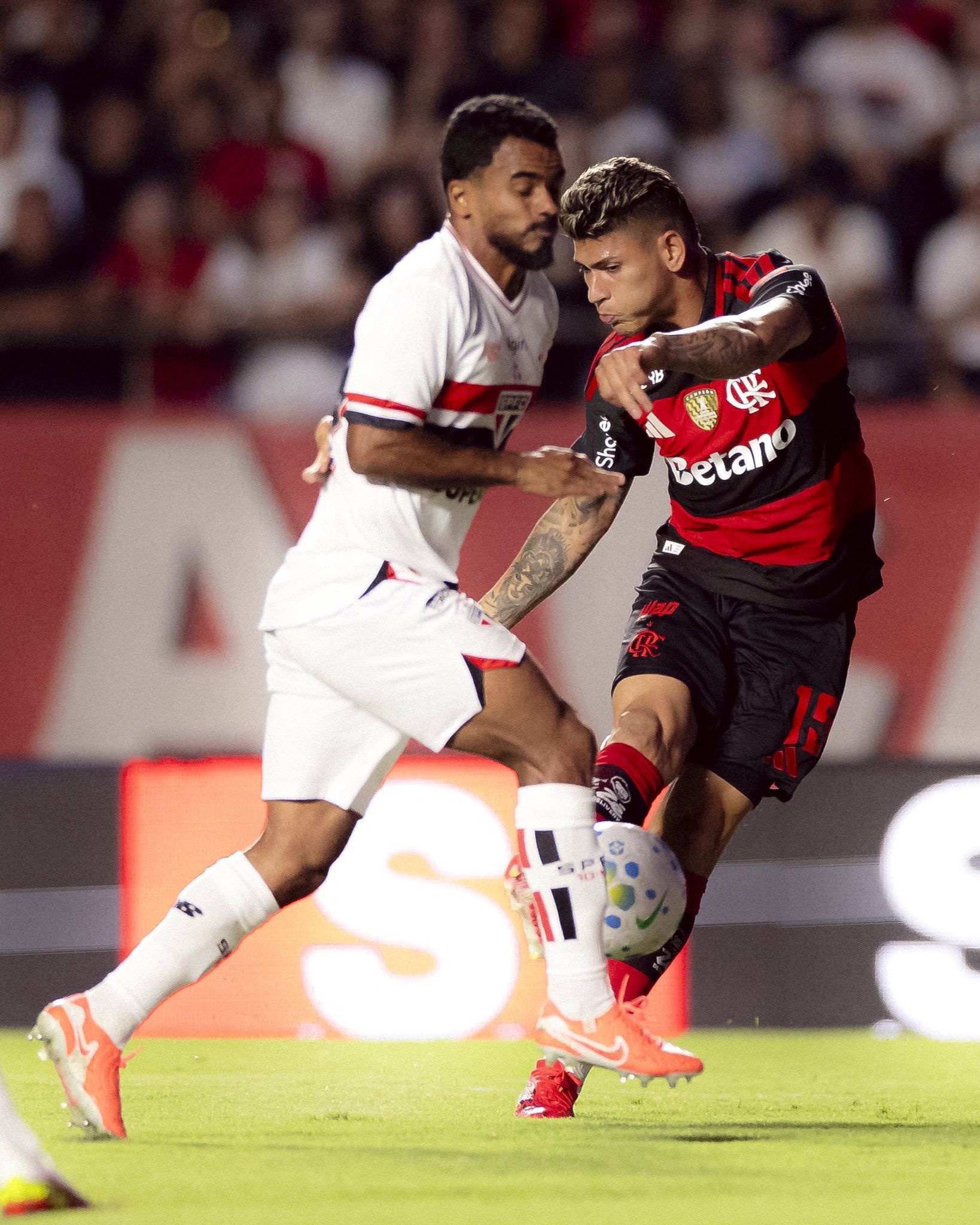 São Paulo mantém marca expressiva em duelos contra o Flamengo como mandante