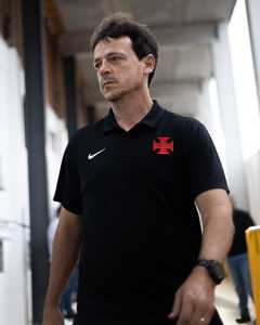 Fernando Diniz em viagem pelo Vasco na temporada 2026